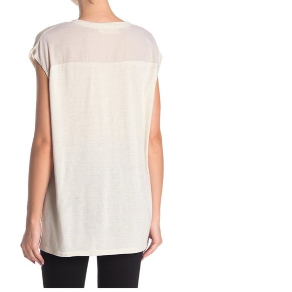 Everleigh Contrast Yoke V-Neck Top - Picture 2 of 7